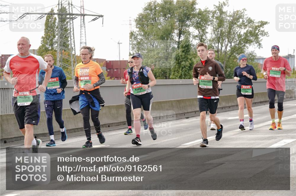 03.10.2025 - Köhlbrandbrückenlauf Michael Burmester http://msf.ph/oto/9162561 03.10.2025 16:06:17 Position 3 7941, 8120, 9647, 7973 meine-sportfotos.de
