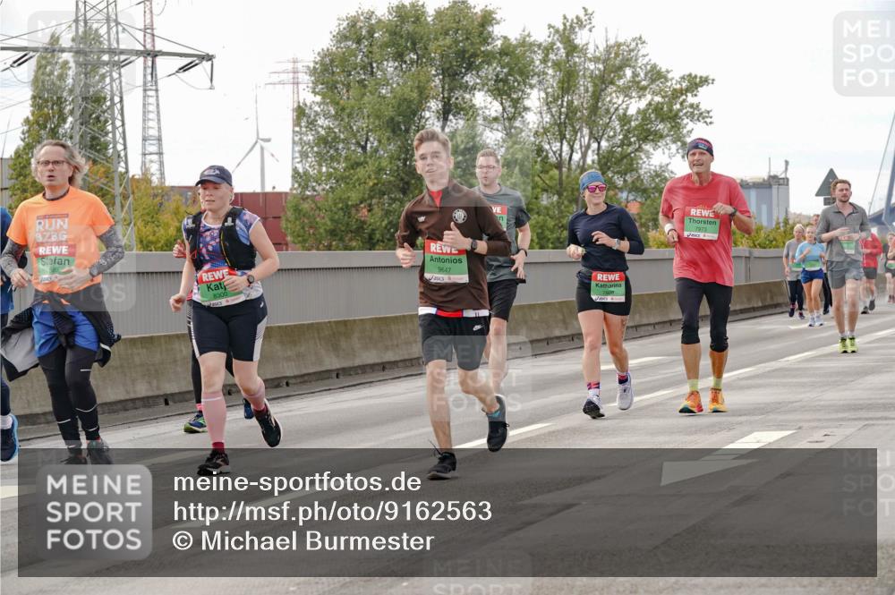 03.10.2025 - Köhlbrandbrückenlauf Michael Burmester http://msf.ph/oto/9162563 03.10.2025 16:06:18 Position 3 8300, 9647, 7973 meine-sportfotos.de