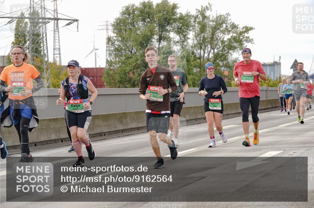 03.10.2025 - Köhlbrandbrückenlauf Michael Burmester http://msf.ph/oto/9162564 03.10.2025 16:06:18 Position 3 7589, 8300, 9647, 7973 meine-sportfotos.de