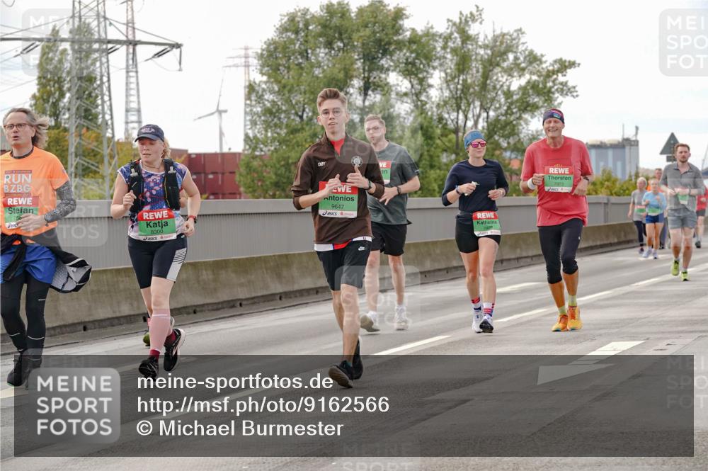 03.10.2025 - Köhlbrandbrückenlauf Michael Burmester http://msf.ph/oto/9162566 03.10.2025 16:06:18 Position 3 8300, 9647, 7973 meine-sportfotos.de