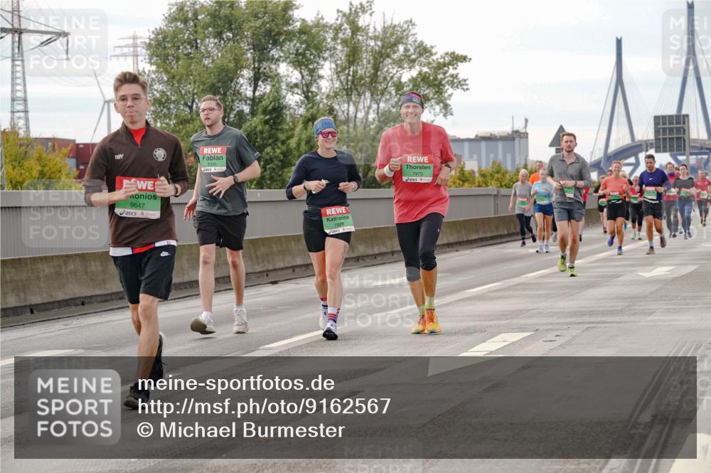 03.10.2025 - Köhlbrandbrückenlauf Michael Burmester http://msf.ph/oto/9162567 03.10.2025 16:06:19 Position 3 9647, 8326, 7928, 7973 meine-sportfotos.de