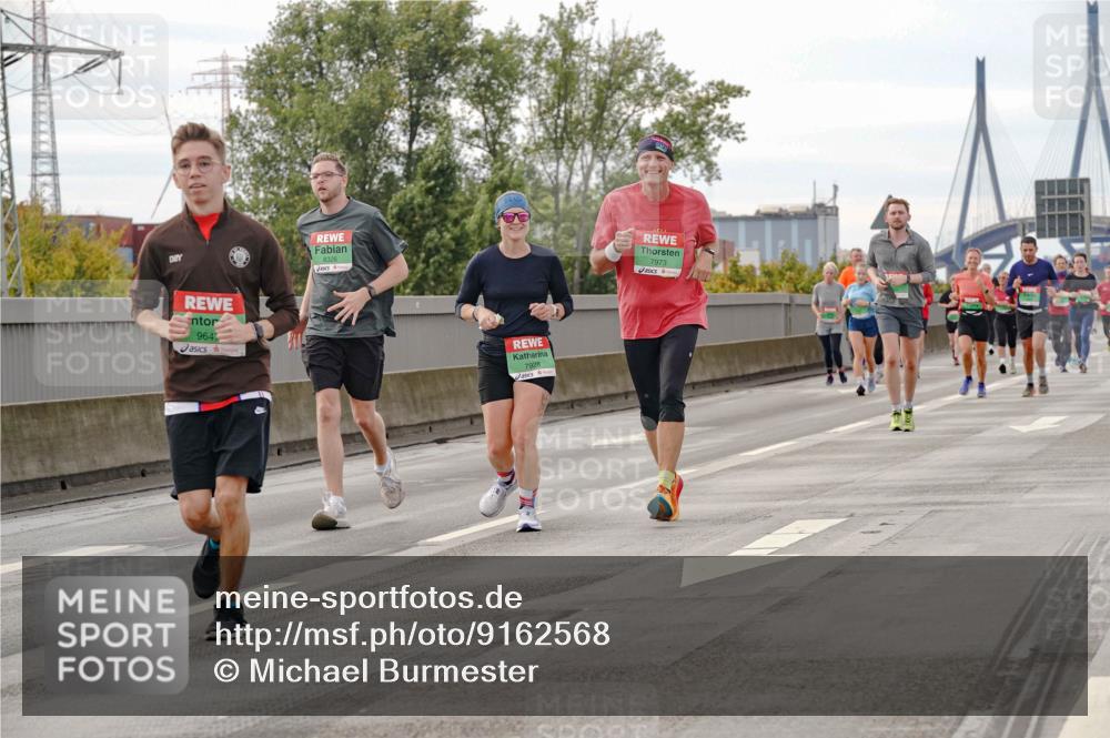 03.10.2025 - Köhlbrandbrückenlauf Michael Burmester http://msf.ph/oto/9162568 03.10.2025 16:06:19 Position 3 964, 8326, 7928, 7973 meine-sportfotos.de