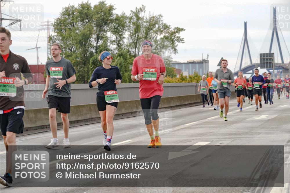 03.10.2025 - Köhlbrandbrückenlauf Michael Burmester http://msf.ph/oto/9162570 03.10.2025 16:06:20 Position 3 9647, 8326, 7928, 7973 meine-sportfotos.de