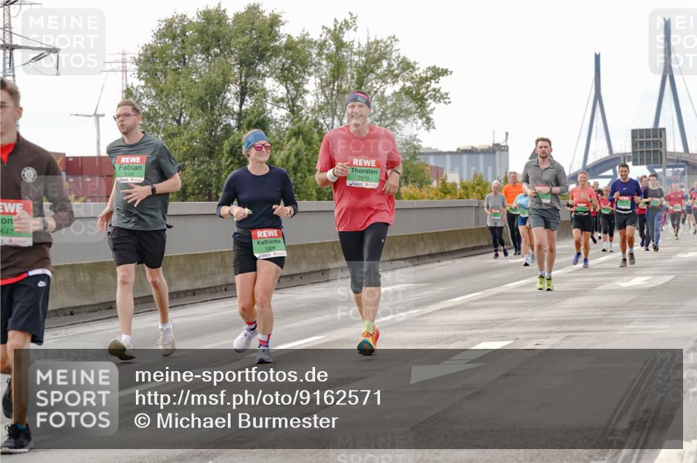 03.10.2025 - Köhlbrandbrückenlauf Michael Burmester http://msf.ph/oto/9162571 03.10.2025 16:06:20 Position 3 647, 8326, 7928, 7973 meine-sportfotos.de