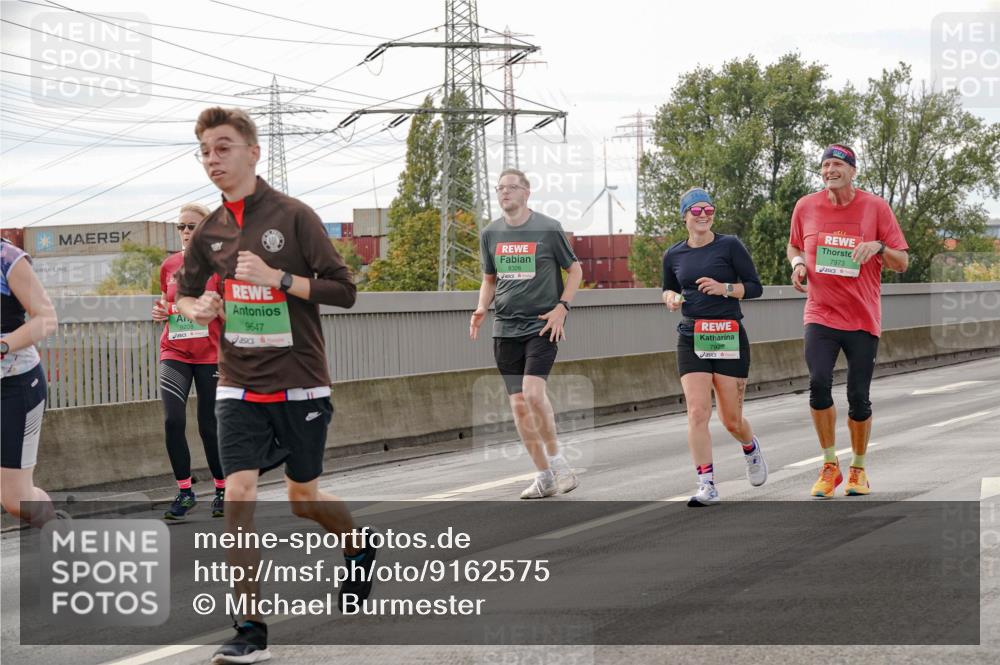 03.10.2025 - Köhlbrandbrückenlauf Michael Burmester http://msf.ph/oto/9162575 03.10.2025 16:06:21 Position 3 9647, 8326, 7928, 7973 meine-sportfotos.de