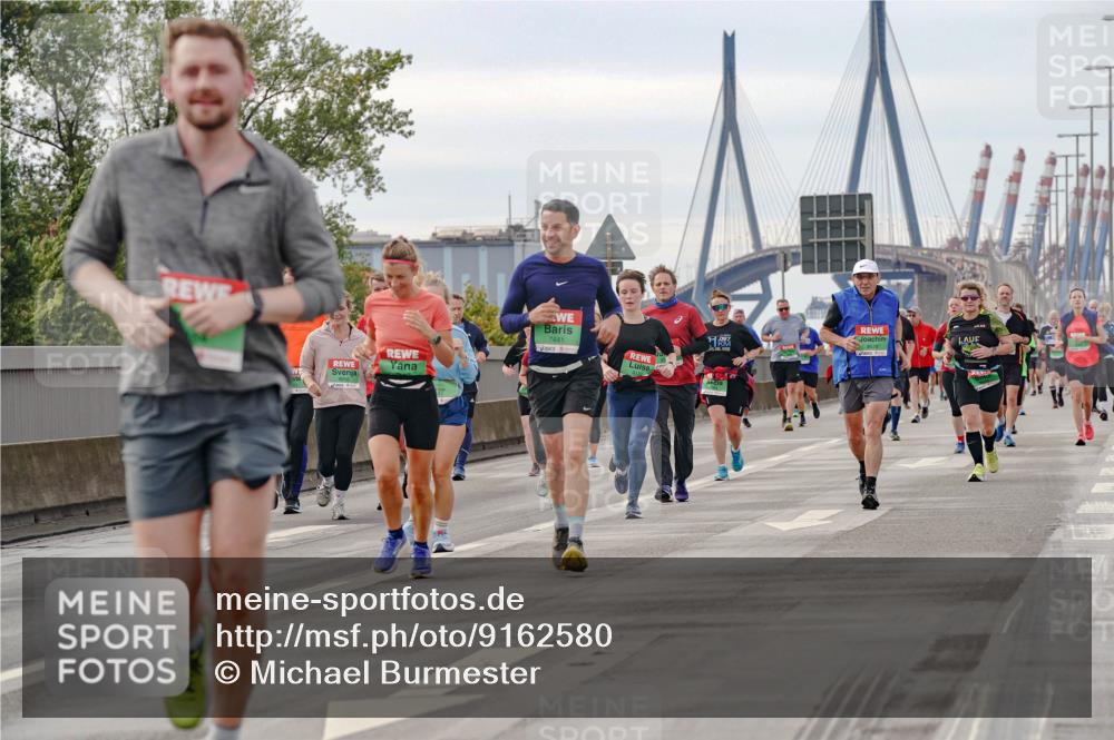 03.10.2025 - Köhlbrandbrückenlauf Michael Burmester http://msf.ph/oto/9162580 03.10.2025 16:06:27 Position 3 7441 meine-sportfotos.de