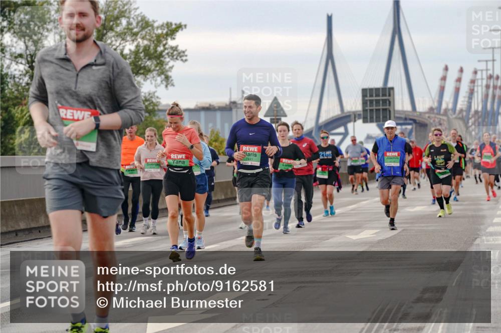 03.10.2025 - Köhlbrandbrückenlauf Michael Burmester http://msf.ph/oto/9162581 03.10.2025 16:06:27 Position 3 21, 7441 meine-sportfotos.de