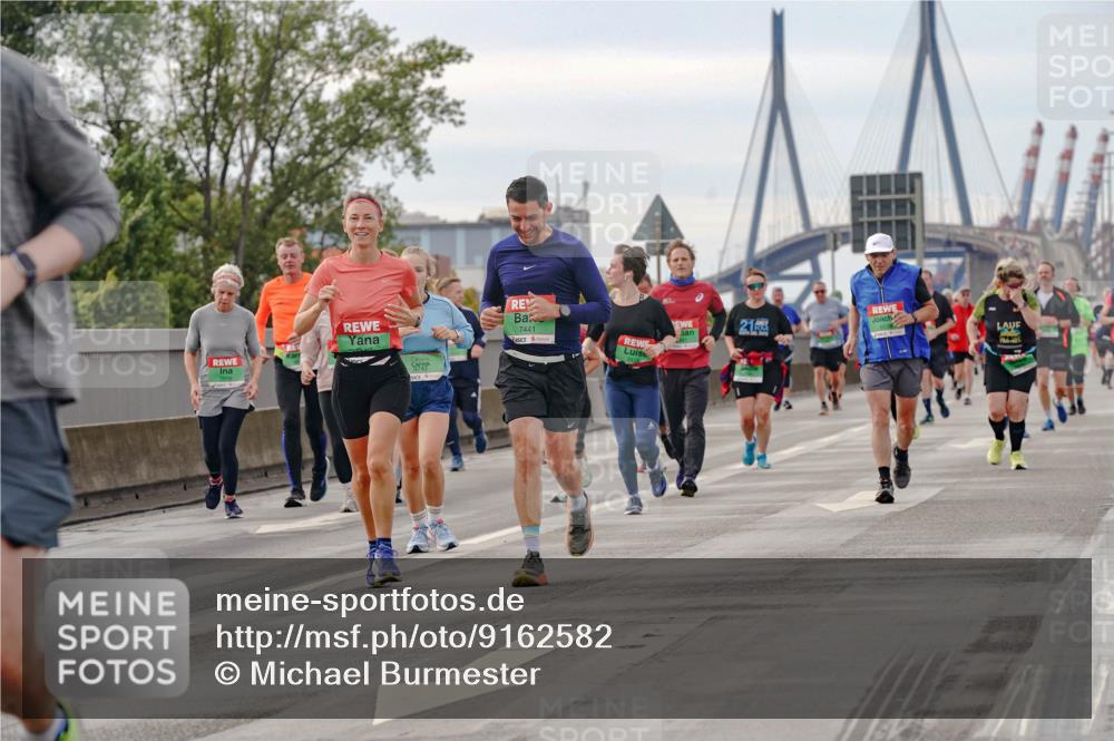03.10.2025 - Köhlbrandbrückenlauf Michael Burmester http://msf.ph/oto/9162582 03.10.2025 16:06:28 Position 3 7441, 21 meine-sportfotos.de