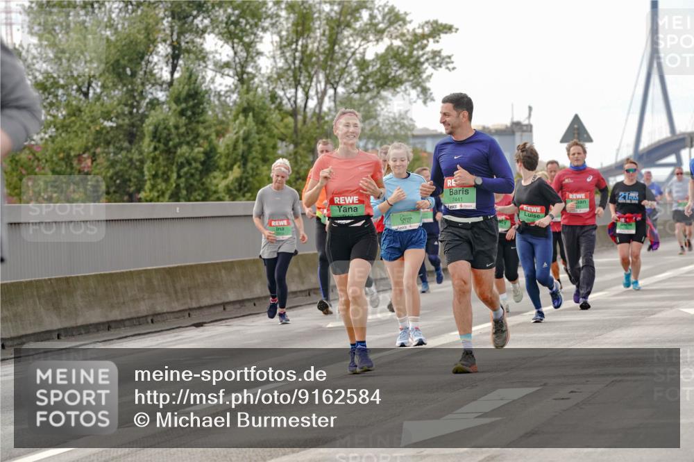 03.10.2025 - Köhlbrandbrückenlauf Michael Burmester http://msf.ph/oto/9162584 03.10.2025 16:06:29 Position 3 7441, 2, 1997, 21 meine-sportfotos.de