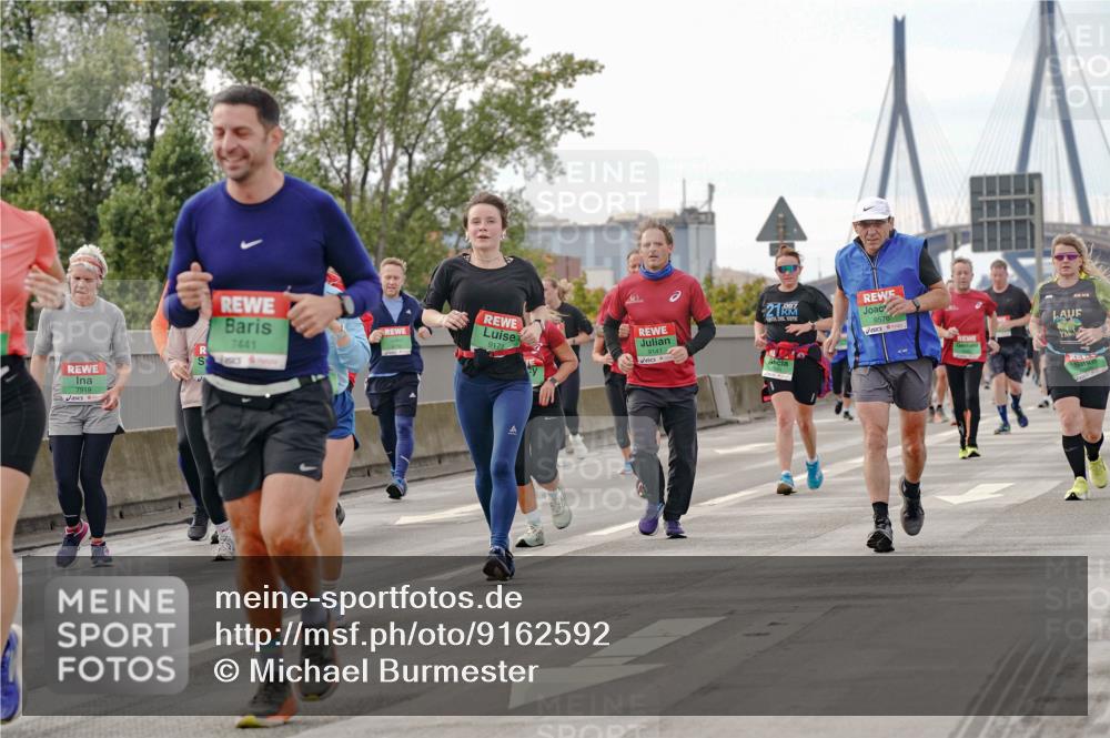 03.10.2025 - Köhlbrandbrückenlauf Michael Burmester http://msf.ph/oto/9162592 03.10.2025 16:06:32 Position 3 7919, 7441, 21, 9171, 9141 meine-sportfotos.de