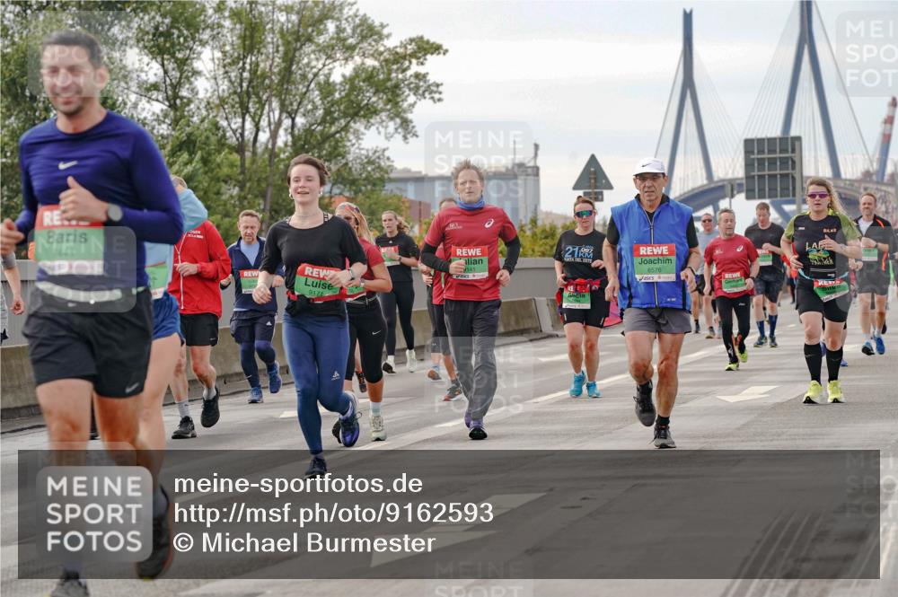 03.10.2025 - Köhlbrandbrückenlauf Michael Burmester http://msf.ph/oto/9162593 03.10.2025 16:06:33 Position 3 7441, 9171, 21, 141, 8576 meine-sportfotos.de