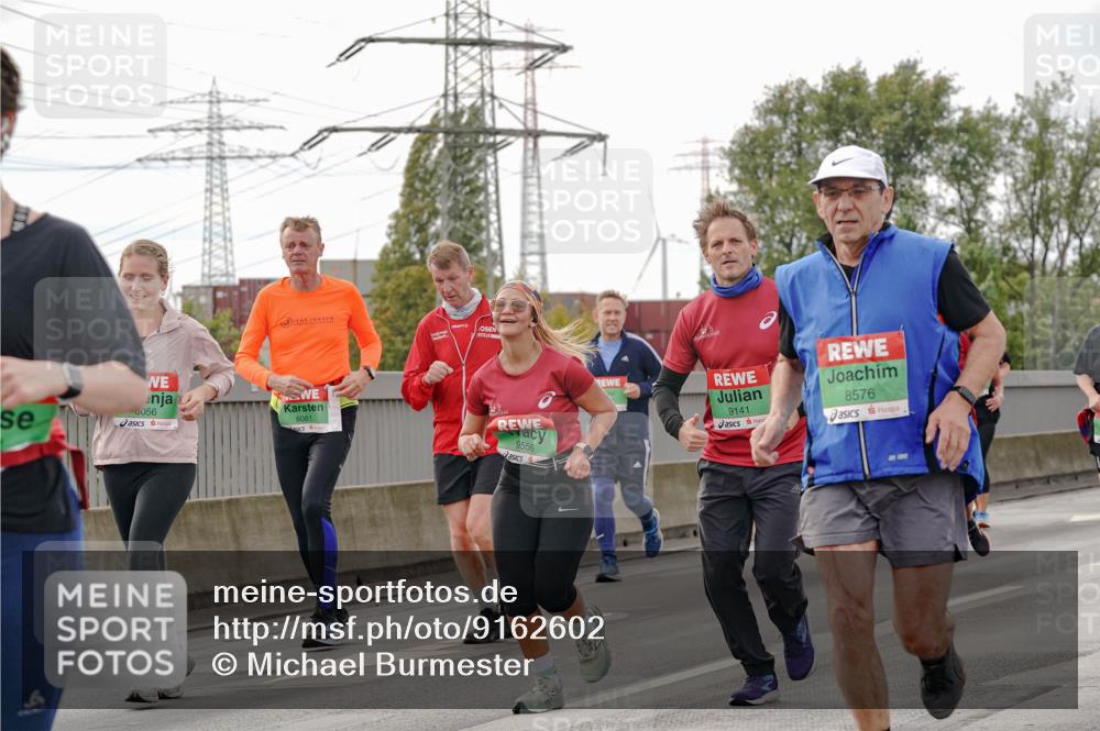 03.10.2025 - Köhlbrandbrückenlauf Michael Burmester http://msf.ph/oto/9162602 03.10.2025 16:06:38 Position 3 6056, 8081, 9556, 9141, 8576 meine-sportfotos.de