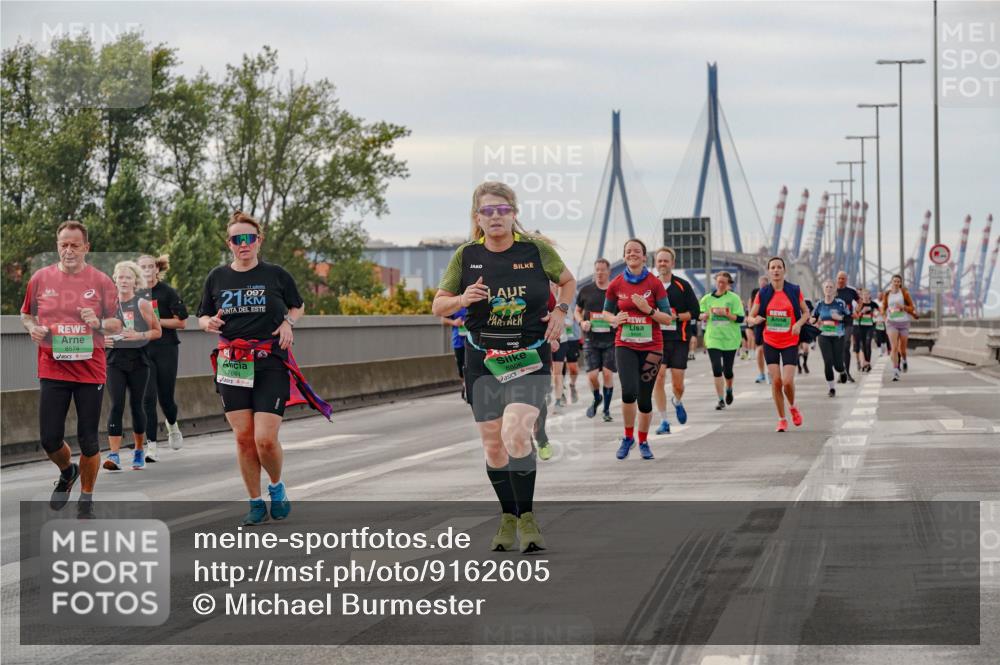03.10.2025 - Köhlbrandbrückenlauf Michael Burmester http://msf.ph/oto/9162605 03.10.2025 16:06:39 Position 3 097, 21, 8574, 7664 meine-sportfotos.de