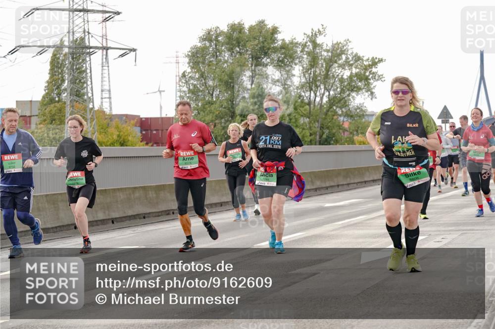 03.10.2025 - Köhlbrandbrückenlauf Michael Burmester http://msf.ph/oto/9162609 03.10.2025 16:06:40 Position 3 9732, 8574, 097, 21, 7664, 8806 meine-sportfotos.de
