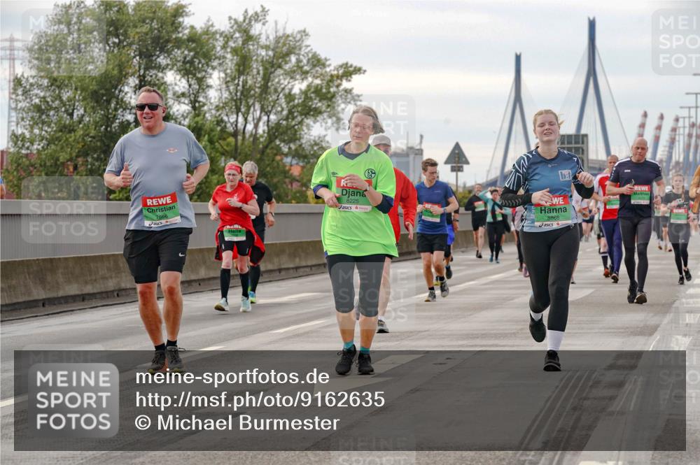 03.10.2025 - Köhlbrandbrückenlauf Michael Burmester http://msf.ph/oto/9162635 03.10.2025 16:06:52 Position 3 7866, 8225, 8868 meine-sportfotos.de