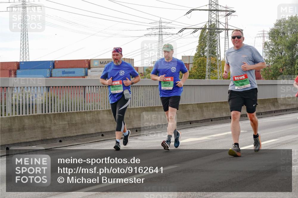 03.10.2025 - Köhlbrandbrückenlauf Michael Burmester http://msf.ph/oto/9162641 03.10.2025 16:06:54 Position 3 8311, 8417, 7866 meine-sportfotos.de