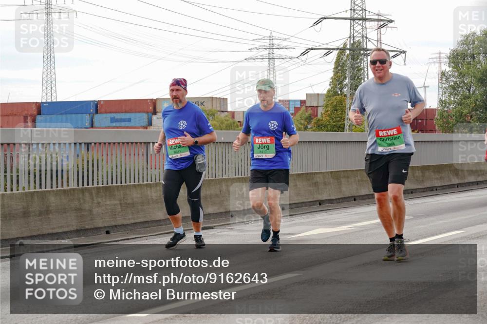 03.10.2025 - Köhlbrandbrückenlauf Michael Burmester http://msf.ph/oto/9162643 03.10.2025 16:06:54 Position 3 8311, 8417, 7866 meine-sportfotos.de