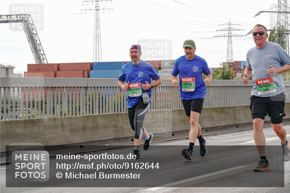 03.10.2025 - Köhlbrandbrückenlauf Michael Burmester http://msf.ph/oto/9162644 03.10.2025 16:06:55 Position 3 8311, 8417, 7866 meine-sportfotos.de