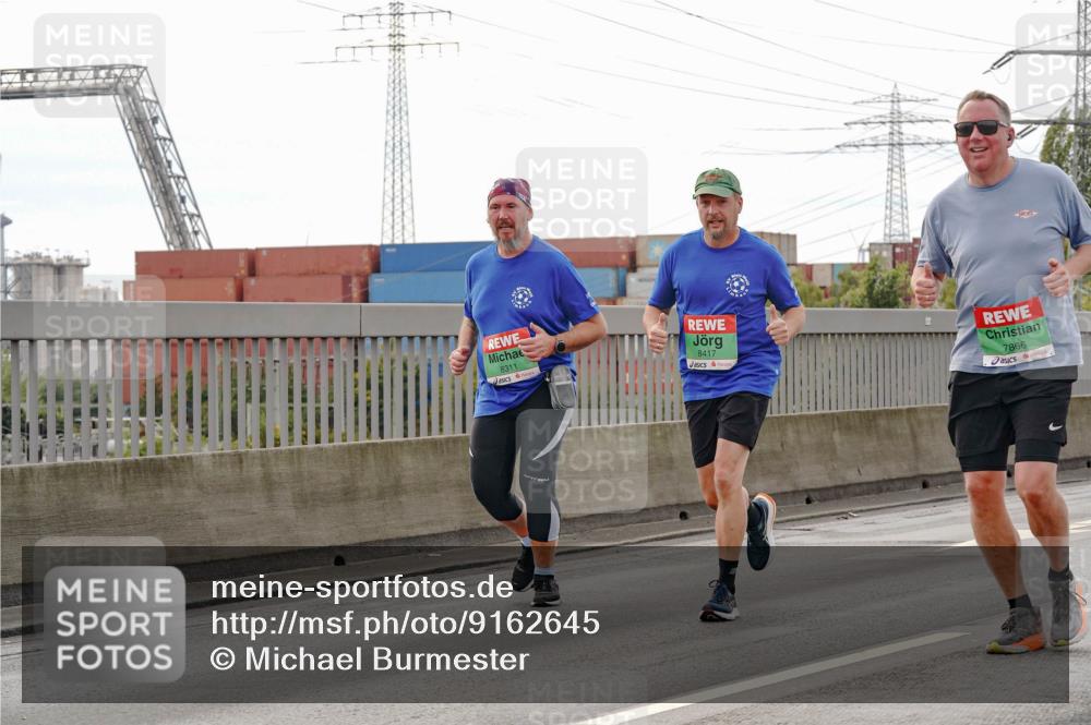 03.10.2025 - Köhlbrandbrückenlauf Michael Burmester http://msf.ph/oto/9162645 03.10.2025 16:06:55 Position 3 8311, 8417, 7866 meine-sportfotos.de