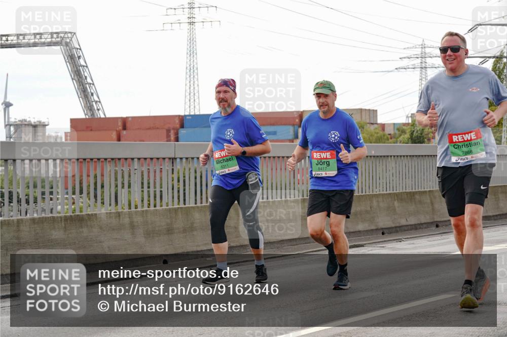 03.10.2025 - Köhlbrandbrückenlauf Michael Burmester http://msf.ph/oto/9162646 03.10.2025 16:06:55 Position 3 8311, 8417, 7866 meine-sportfotos.de