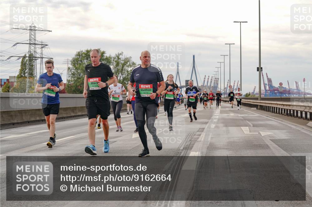 03.10.2025 - Köhlbrandbrückenlauf Michael Burmester http://msf.ph/oto/9162664 03.10.2025 16:07:01 Position 3 9272, 9273 meine-sportfotos.de