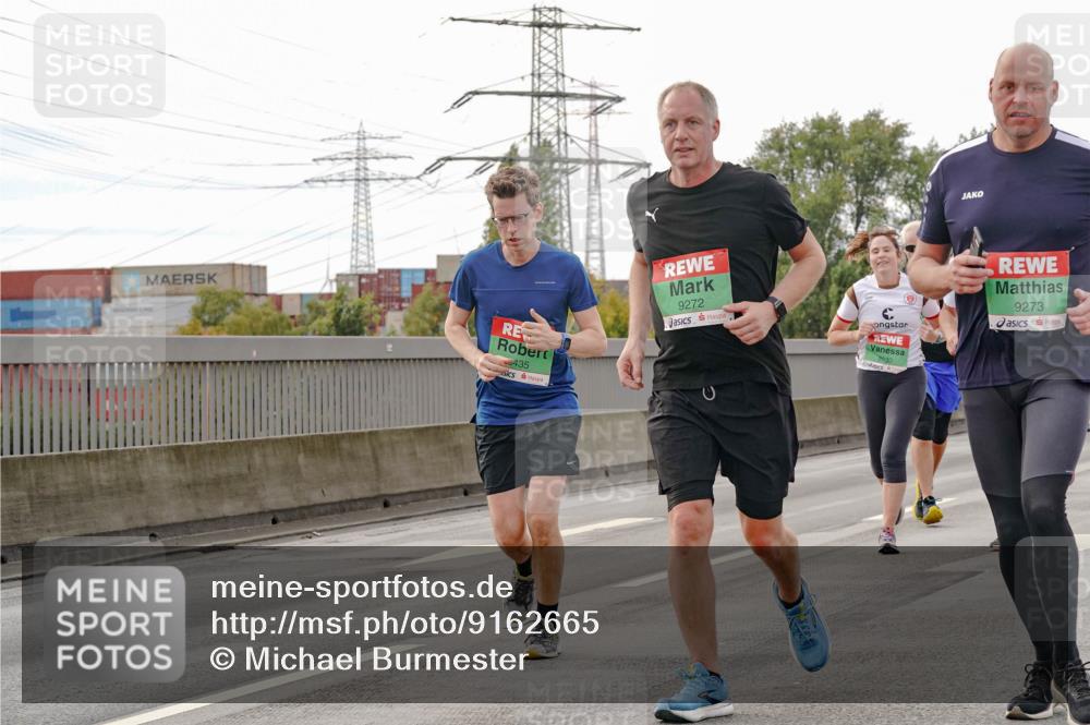 03.10.2025 - Köhlbrandbrückenlauf Michael Burmester http://msf.ph/oto/9162665 03.10.2025 16:07:02 Position 3 435, 9272, 8930, 9273 meine-sportfotos.de