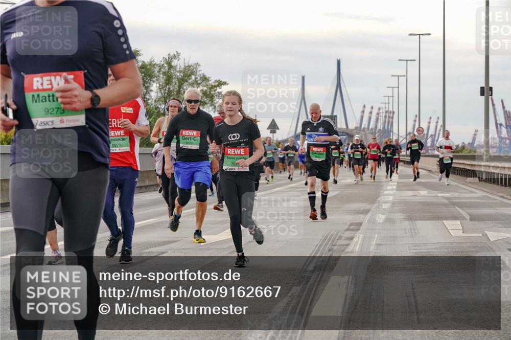 03.10.2025 - Köhlbrandbrückenlauf Michael Burmester http://msf.ph/oto/9162667 03.10.2025 16:07:03 Position 3 9273, 8929, 8830, 7821 meine-sportfotos.de
