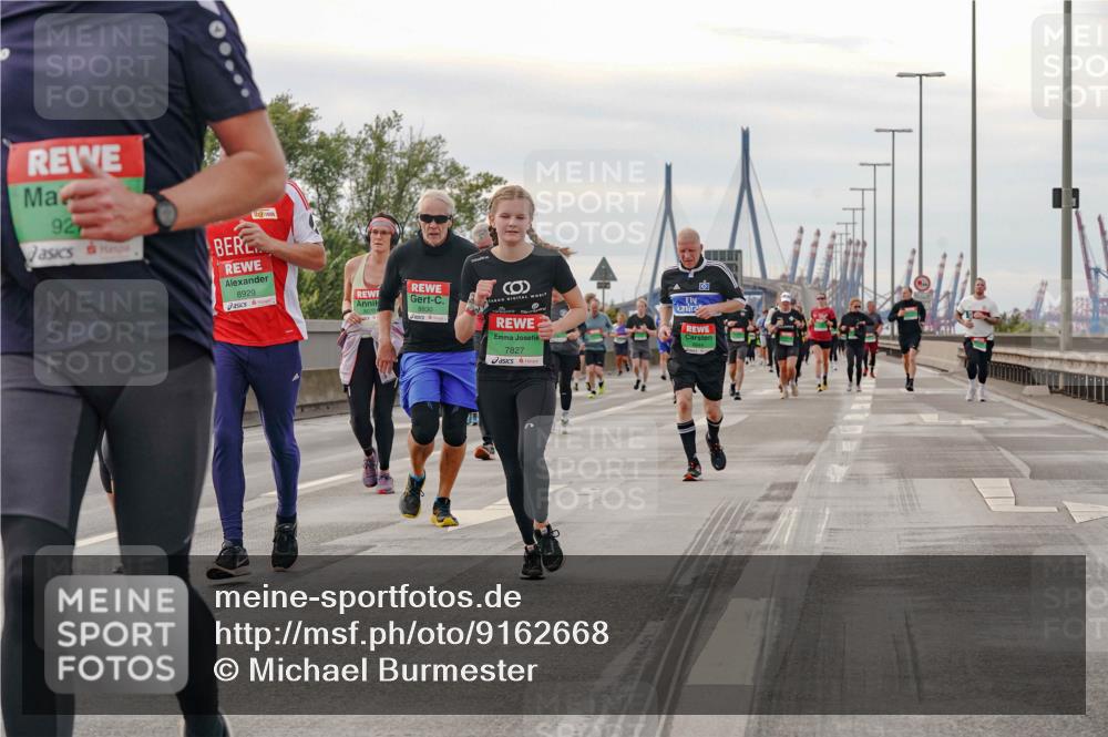 03.10.2025 - Köhlbrandbrückenlauf Michael Burmester http://msf.ph/oto/9162668 03.10.2025 16:07:03 Position 3 927, 8929, 8830, 7827 meine-sportfotos.de