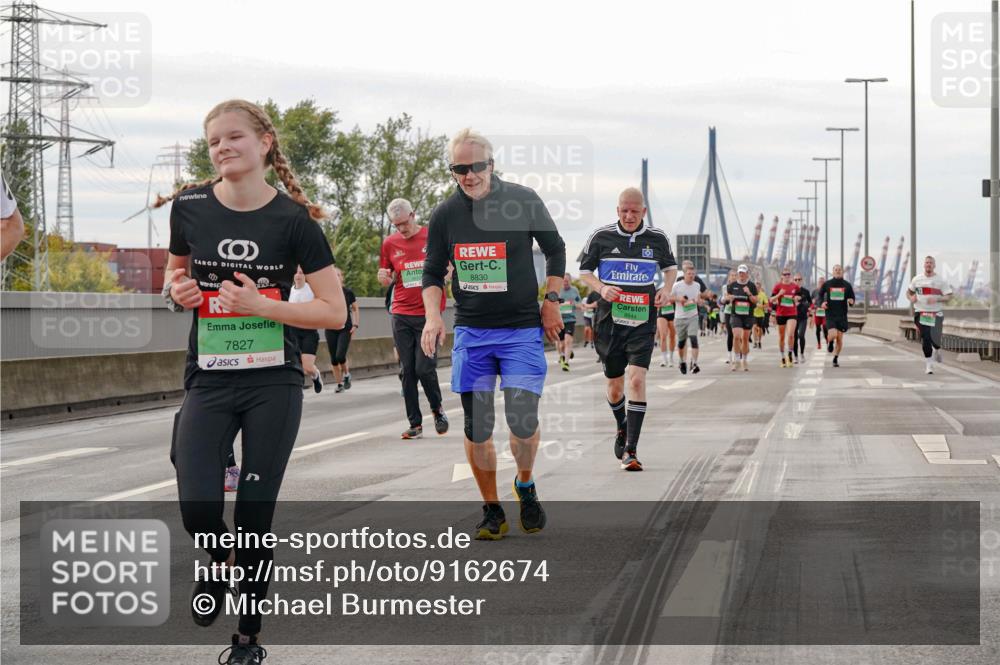 03.10.2025 - Köhlbrandbrückenlauf Michael Burmester http://msf.ph/oto/9162674 03.10.2025 16:07:05 Position 3 7827, 8830, 8844 meine-sportfotos.de