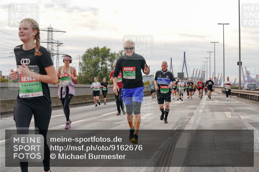 03.10.2025 - Köhlbrandbrückenlauf Michael Burmester http://msf.ph/oto/9162676 03.10.2025 16:07:06 Position 3 7827, 8830, 8844 meine-sportfotos.de
