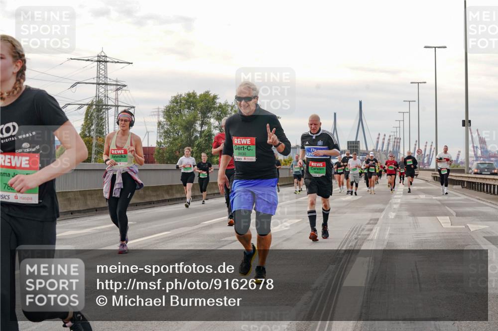 03.10.2025 - Köhlbrandbrückenlauf Michael Burmester http://msf.ph/oto/9162678 03.10.2025 16:07:06 Position 3 782, 8830, 8844 meine-sportfotos.de