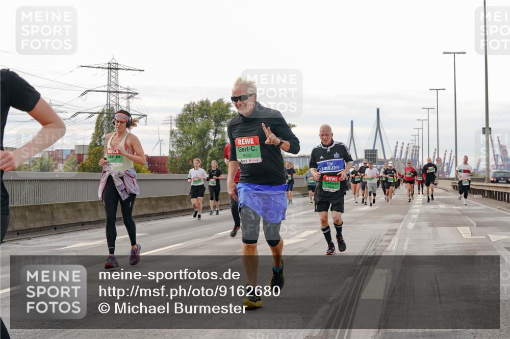 03.10.2025 - Köhlbrandbrückenlauf Michael Burmester http://msf.ph/oto/9162680 03.10.2025 16:07:06 Position 3 8830, 8844 meine-sportfotos.de
