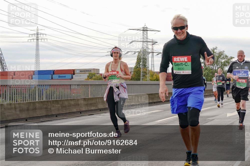 03.10.2025 - Köhlbrandbrückenlauf Michael Burmester http://msf.ph/oto/9162684 03.10.2025 16:07:07 Position 3 8070, 8830, 8844 meine-sportfotos.de