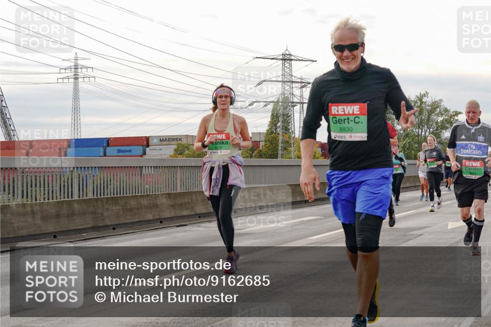03.10.2025 - Köhlbrandbrückenlauf Michael Burmester http://msf.ph/oto/9162685 03.10.2025 16:07:07 Position 3 8070, 8830, 8844 meine-sportfotos.de
