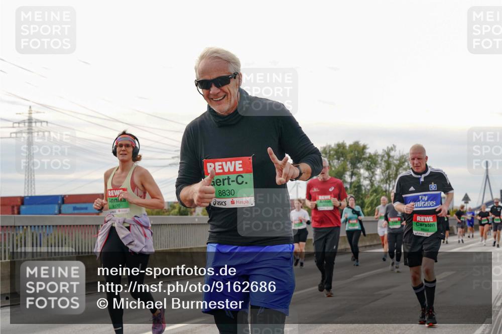 03.10.2025 - Köhlbrandbrückenlauf Michael Burmester http://msf.ph/oto/9162686 03.10.2025 16:07:08 Position 3 8070, 8830, 8844 meine-sportfotos.de