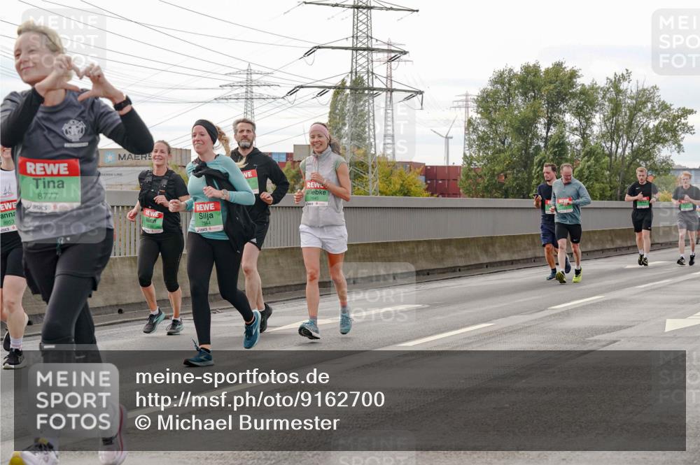 03.10.2025 - Köhlbrandbrückenlauf Michael Burmester http://msf.ph/oto/9162700 03.10.2025 16:07:13 Position 3 8953, 8777, 7845 meine-sportfotos.de
