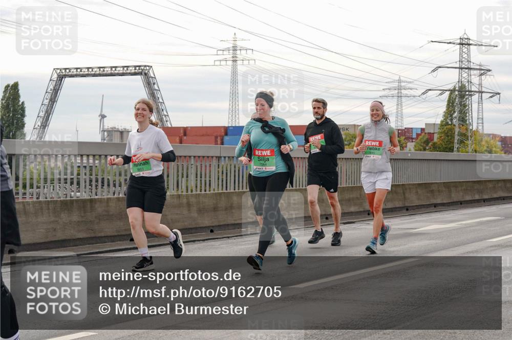 03.10.2025 - Köhlbrandbrückenlauf Michael Burmester http://msf.ph/oto/9162705 03.10.2025 16:07:14 Position 3 8953, 7544, 7845 meine-sportfotos.de