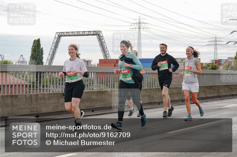 03.10.2025 - Köhlbrandbrückenlauf Michael Burmester http://msf.ph/oto/9162709 03.10.2025 16:07:14 Position 3 8953, 7544, 9729, 7845 meine-sportfotos.de