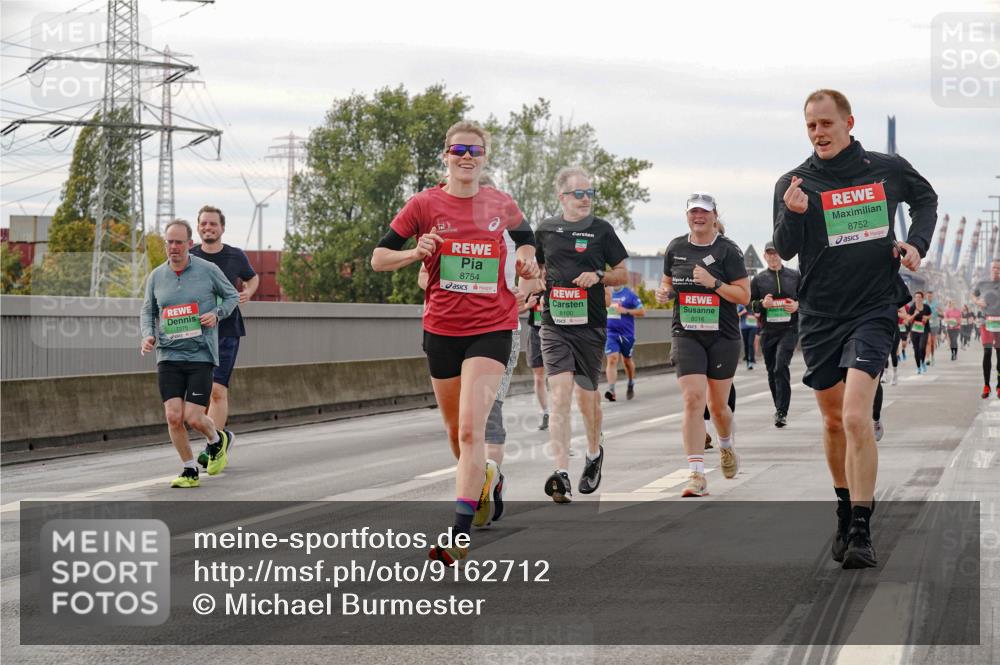 03.10.2025 - Köhlbrandbrückenlauf Michael Burmester http://msf.ph/oto/9162712 03.10.2025 16:07:16 Position 3 8754, 8100, 8016, 8752 meine-sportfotos.de