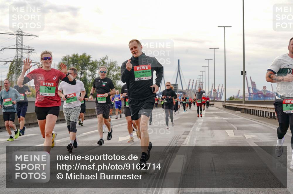 03.10.2025 - Köhlbrandbrückenlauf Michael Burmester http://msf.ph/oto/9162714 03.10.2025 16:07:17 Position 3 8752, 12, 8754, 7694 meine-sportfotos.de