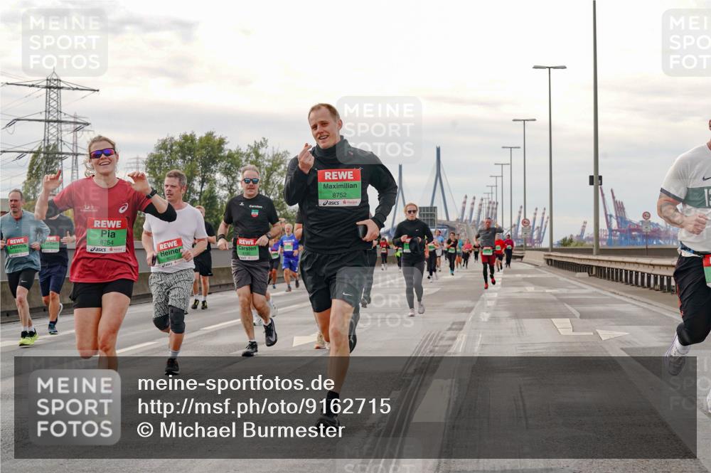 03.10.2025 - Köhlbrandbrückenlauf Michael Burmester http://msf.ph/oto/9162715 03.10.2025 16:07:17 Position 3 8752, 8754, 8037, 8100 meine-sportfotos.de