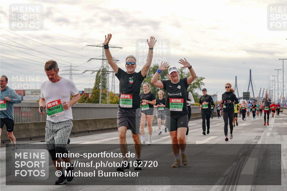 03.10.2025 - Köhlbrandbrückenlauf Michael Burmester http://msf.ph/oto/9162720 03.10.2025 16:07:19 Position 3 8037, 8100, 8016 meine-sportfotos.de