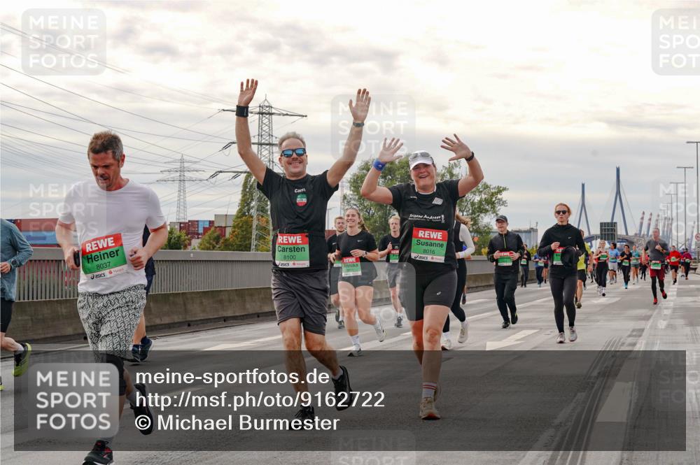 03.10.2025 - Köhlbrandbrückenlauf Michael Burmester http://msf.ph/oto/9162722 03.10.2025 16:07:19 Position 3 8037, 8100, 8016 meine-sportfotos.de