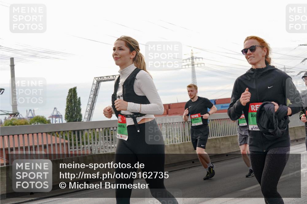 03.10.2025 - Köhlbrandbrückenlauf Michael Burmester http://msf.ph/oto/9162735 03.10.2025 16:07:24 Position 3 55, 7760 meine-sportfotos.de