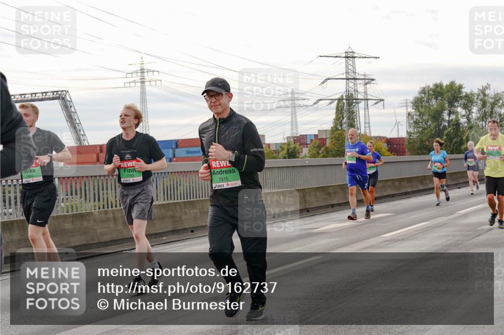 03.10.2025 - Köhlbrandbrückenlauf Michael Burmester http://msf.ph/oto/9162737 03.10.2025 16:07:25 Position 3 7852, 7760, 7915 meine-sportfotos.de