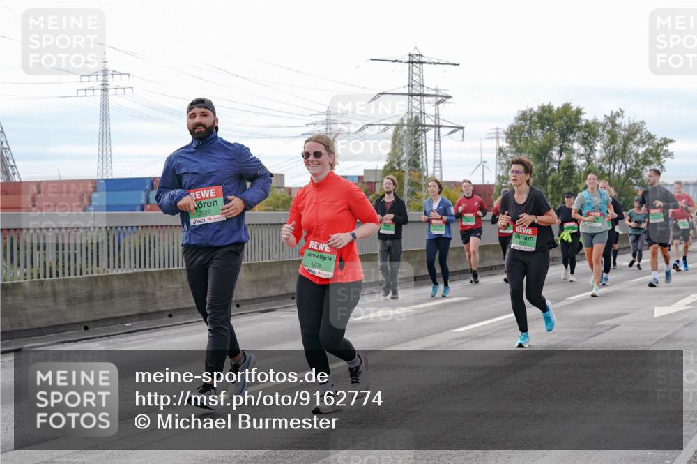 03.10.2025 - Köhlbrandbrückenlauf Michael Burmester http://msf.ph/oto/9162774 03.10.2025 16:07:35 Position 3 9029, 9036, 9631 meine-sportfotos.de