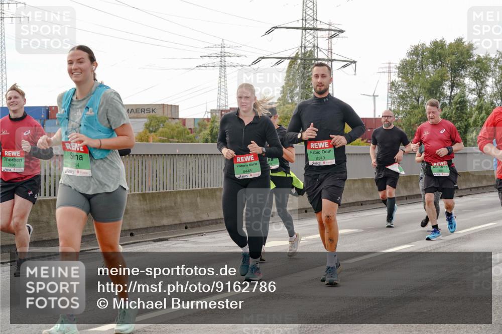 03.10.2025 - Köhlbrandbrückenlauf Michael Burmester http://msf.ph/oto/9162786 03.10.2025 16:07:40 Position 3 7690, 8534, 8448, 8349 meine-sportfotos.de