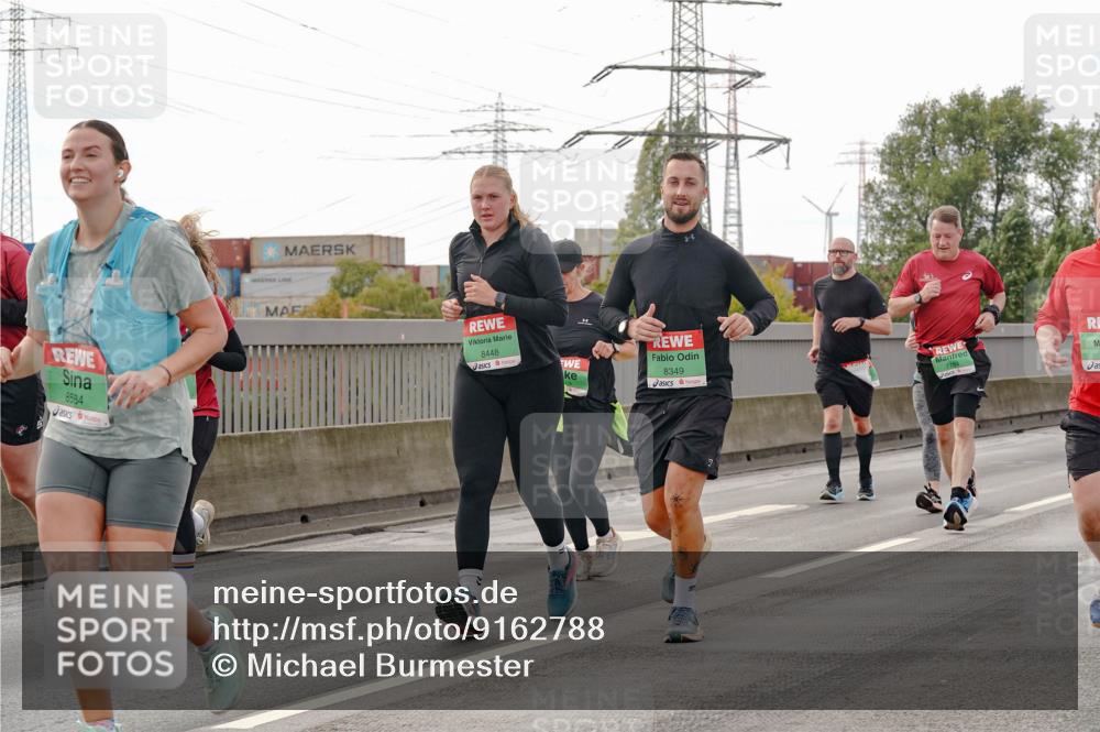 03.10.2025 - Köhlbrandbrückenlauf Michael Burmester http://msf.ph/oto/9162788 03.10.2025 16:07:40 Position 3 8584, 8448, 8349 meine-sportfotos.de