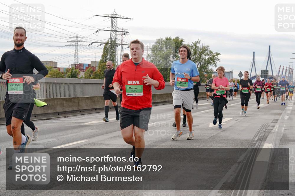03.10.2025 - Köhlbrandbrückenlauf Michael Burmester http://msf.ph/oto/9162792 03.10.2025 16:07:42 Position 3 8349, 9683, 9428 meine-sportfotos.de