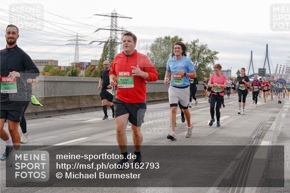 03.10.2025 - Köhlbrandbrückenlauf Michael Burmester http://msf.ph/oto/9162793 03.10.2025 16:07:42 Position 3 8349, 9683, 9428 meine-sportfotos.de